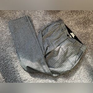 100% cotton LL Bean classic fit houndstooth trousers
Size 4